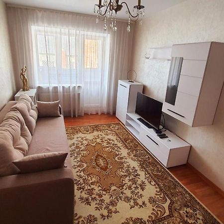 Center Apartment Lutsʼk Екстериор снимка