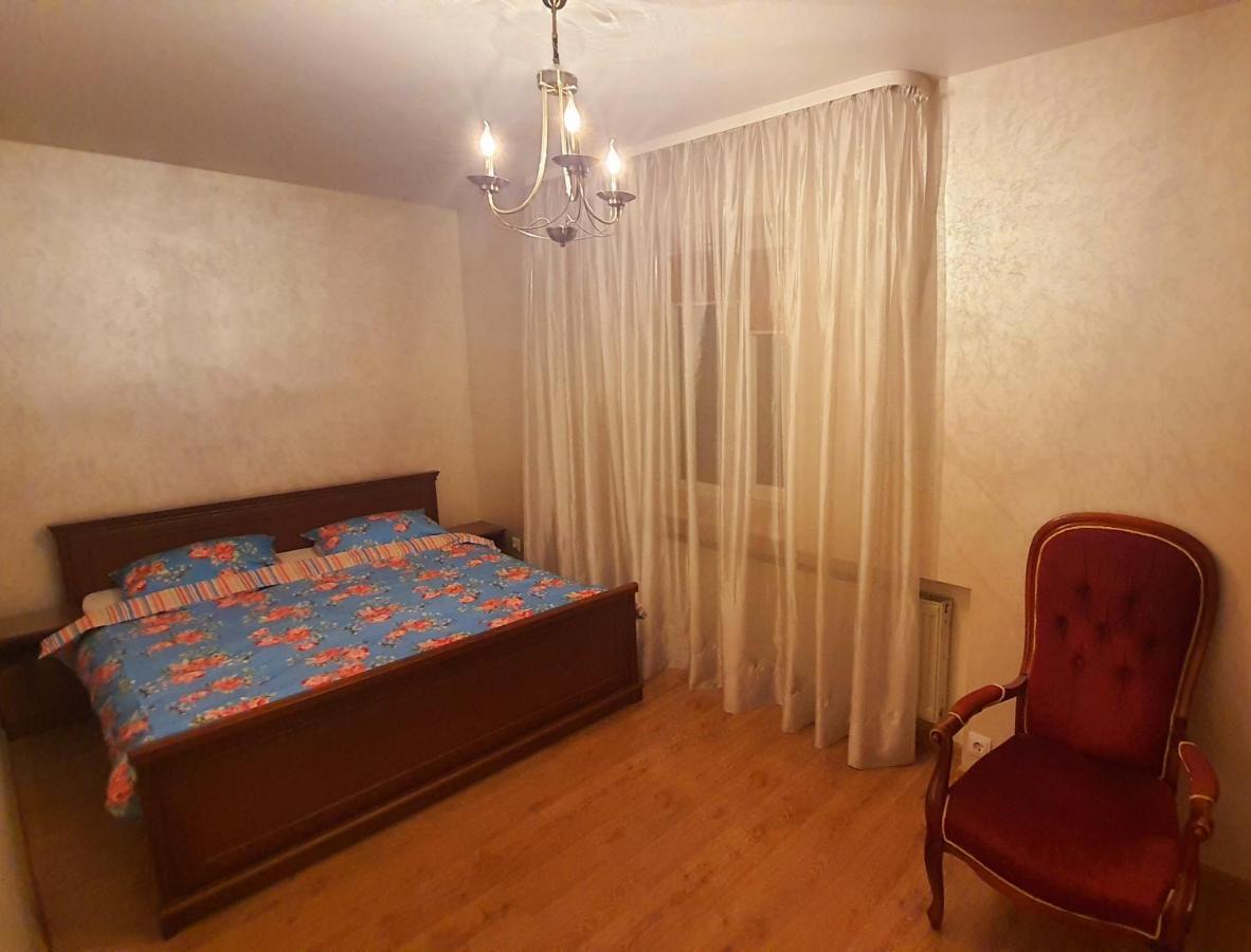 Center Apartment Lutsʼk Екстериор снимка
