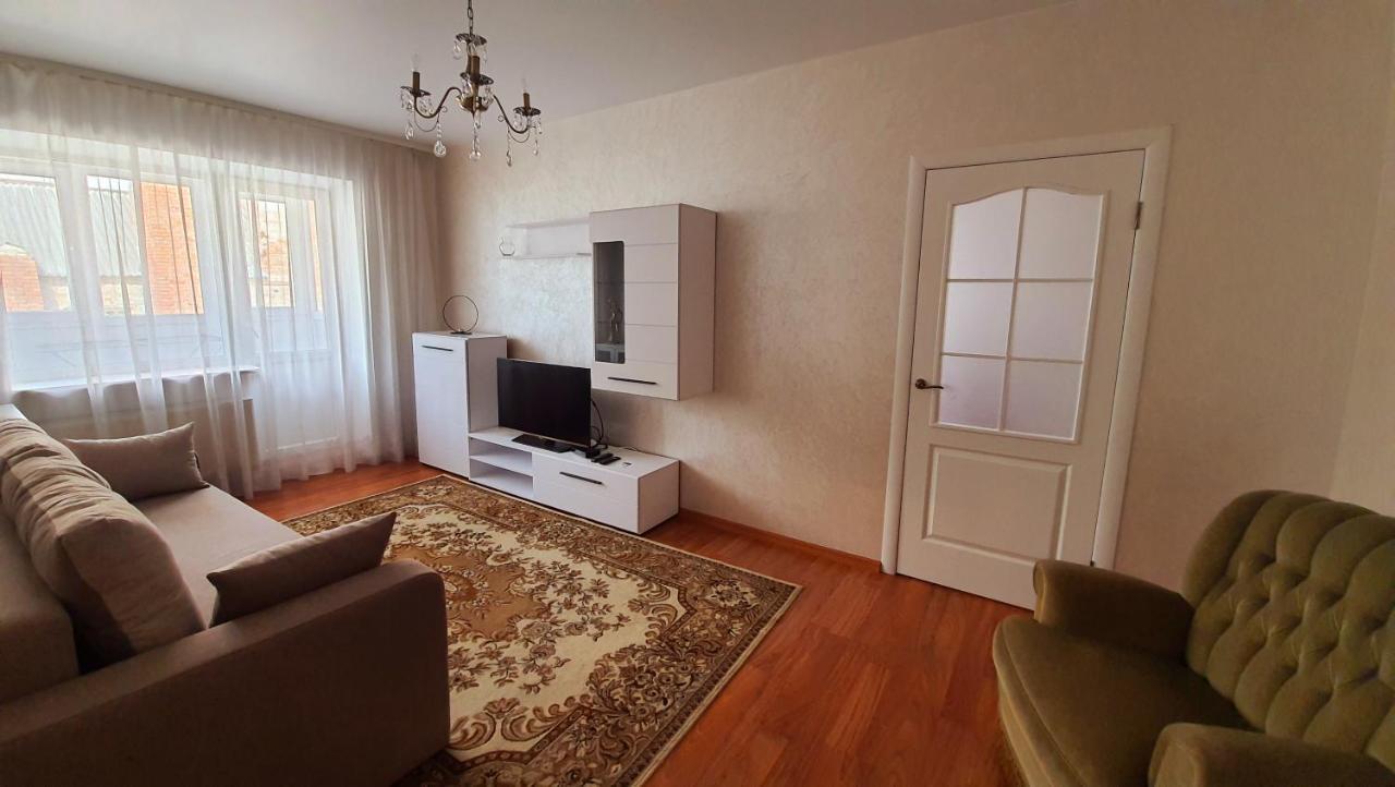 Center Apartment Lutsʼk Екстериор снимка